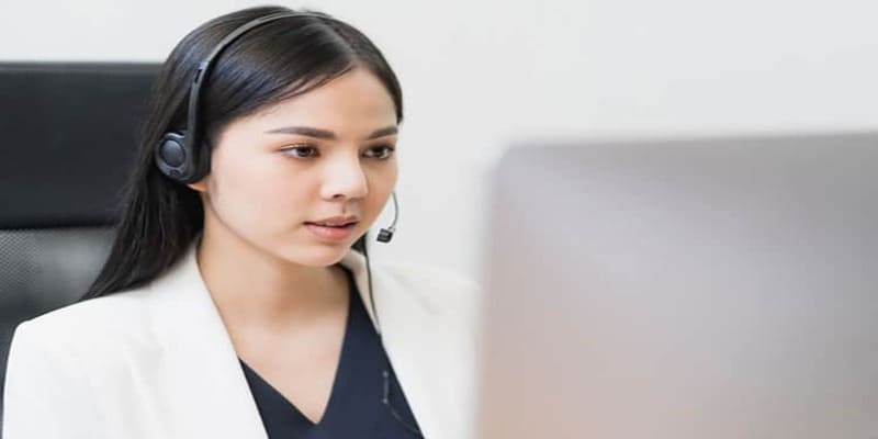 Khách hàng có thể liên hệ ngay qua hotline của nhà cái